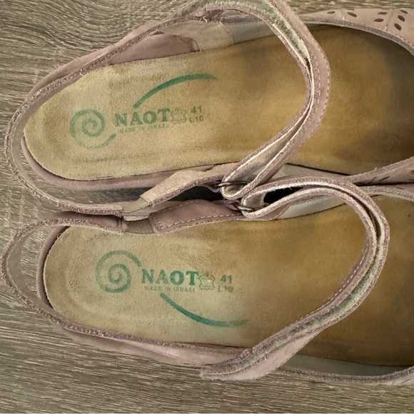 Naot Rari Flat in Mauve, Size 41 (10-10.5) - Picture 4 of 7
